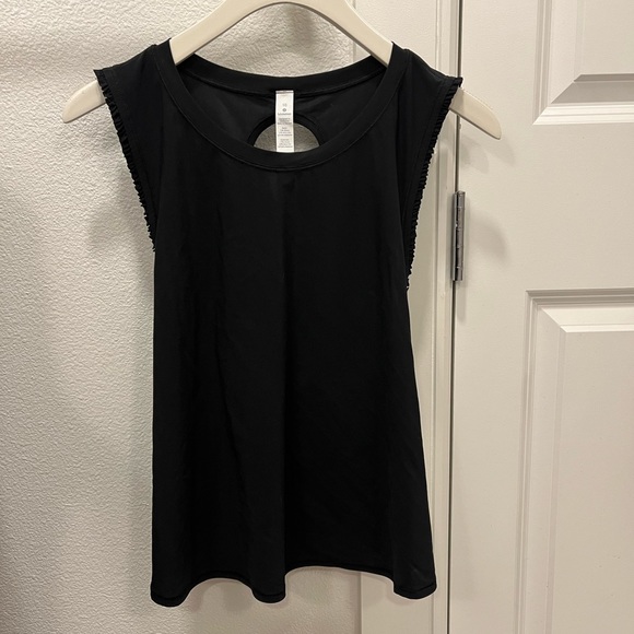 NWT Lululemon Fast as Light Tank SE Frilled. Black. Size 10 - Picture 4 of 7